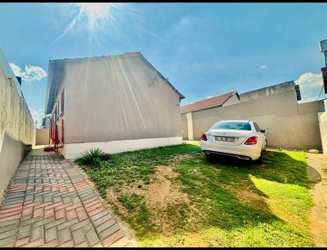 3 BEDROOM HOUSE FOR SALE IN FLEURHOF